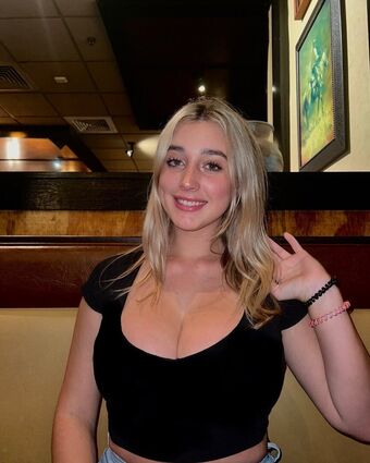 Lexi Ray Nakenläckor OnlyFans Foto 22