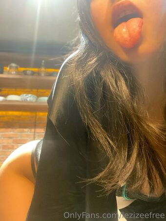 lezizeefree Nakenläckor OnlyFans Foto 35