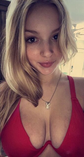 Lilli Applegate Nakenläckor OnlyFans Foto 9