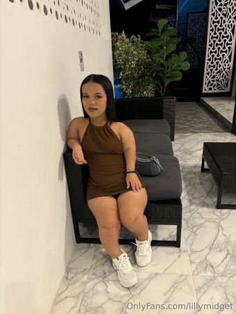 lillymidget Nakenläckor OnlyFans Foto 9