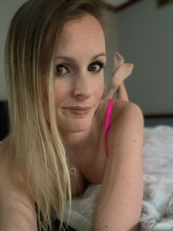 Lily Devyne Nakenläckor OnlyFans Foto 17