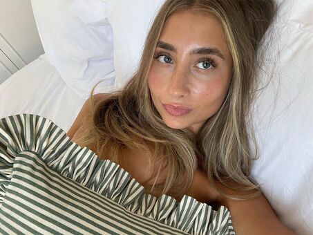 Lily Phi Nakenläckor OnlyFans Foto 7