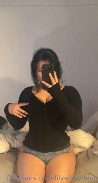Lilyellowdevil Nakenläckor OnlyFans Foto 9