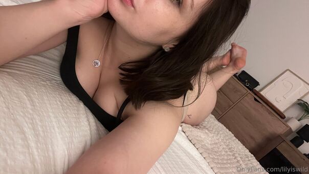 lilyiswild Nakenläckor OnlyFans Foto 18