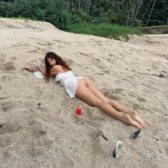 LinaTheCreator Nakenläckor OnlyFans Foto 23