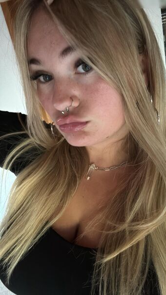 Lizzy_Cherry Nakenläckor OnlyFans Foto 23