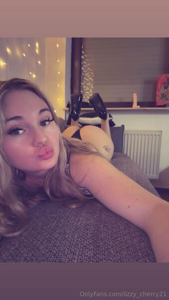 Lizzy_cherry21 Nakenläckor OnlyFans Foto 11