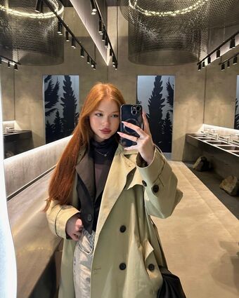 Lizzy Wild Nakenläckor OnlyFans Foto 5