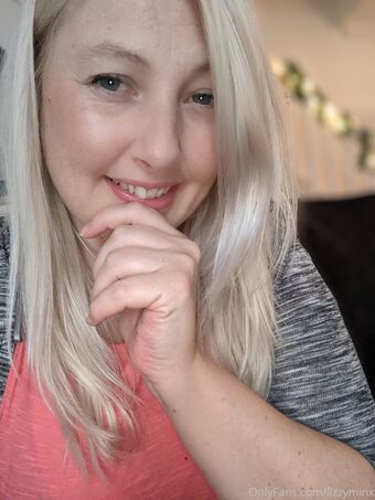 lizzyminx Nakenläckor OnlyFans Foto 33