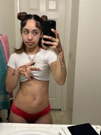 llupee.e Nakenläckor OnlyFans Foto 2