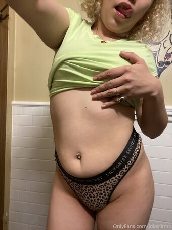 lolaslimm Nakenläckor OnlyFans Foto 12