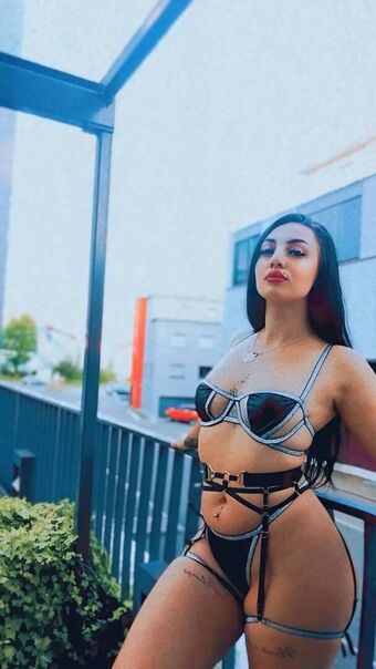 Loreeex Nakenläckor OnlyFans Foto 3