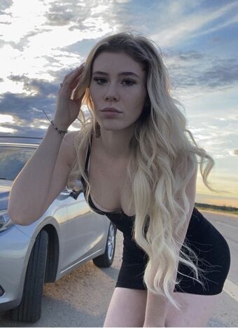 Loretta Nakenläckor OnlyFans Foto 19