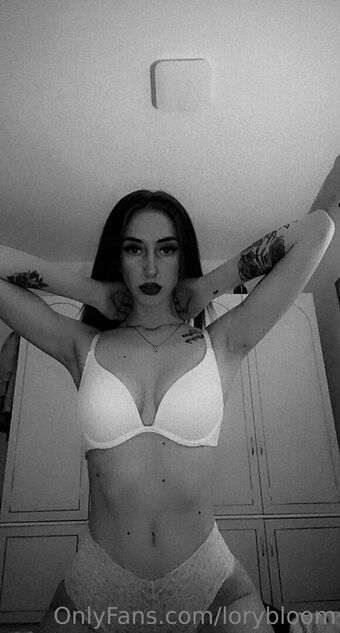 lorybloom Nakenläckor OnlyFans Foto 4