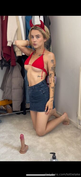 lottielake Nakenläckor OnlyFans Foto 13
