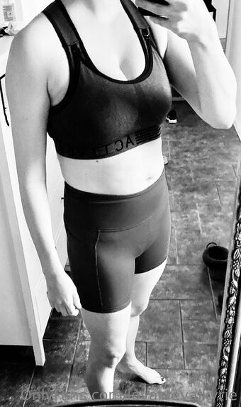 lovablevalkyrie Nakenläckor OnlyFans Foto 1