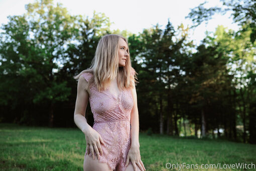 Lovewitch Nakenläckor OnlyFans Foto 7