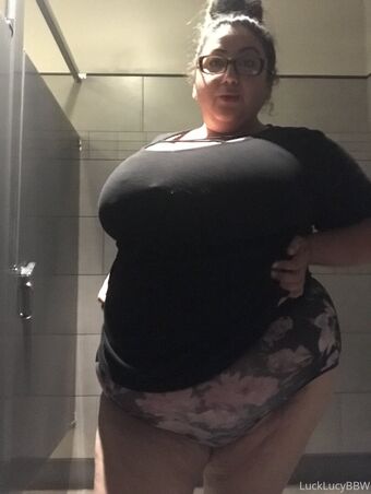 lucklucy Nakenläckor OnlyFans Foto 12