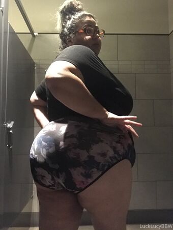 lucklucy Nakenläckor OnlyFans Foto 14