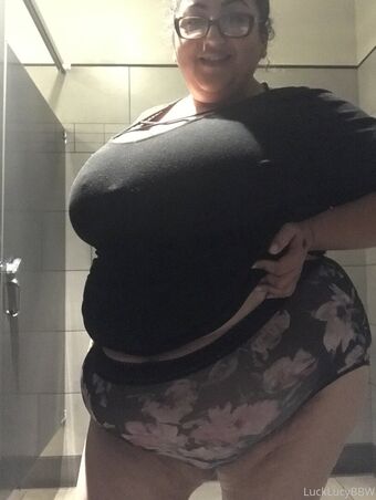 lucklucy Nakenläckor OnlyFans Foto 16