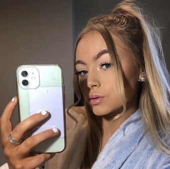 Lucy M Nakenläckor OnlyFans Foto 17