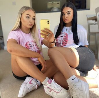 Lucy M Nakenläckor OnlyFans Foto 18