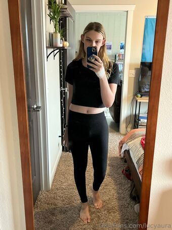 lucyaura Nakenläckor OnlyFans Foto 25