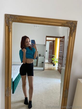 lunarrayy Nakenläckor OnlyFans Foto 4