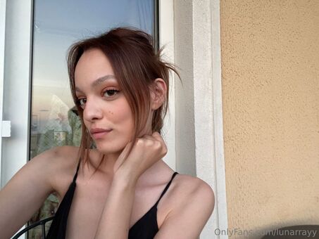 lunarrayy Nakenläckor OnlyFans Foto 17