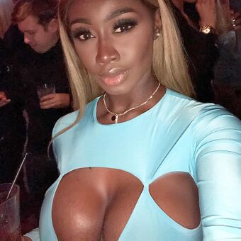 LXRYCC Nakenläckor OnlyFans Foto 17