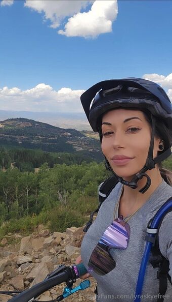 lyraskyefree Nakenläckor OnlyFans Foto 37