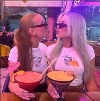 Mackenzie Carson Nakenläckor OnlyFans Foto 25