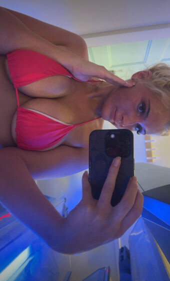 Madzbee Nakenläckor OnlyFans Foto 1