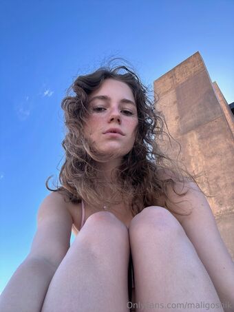 Maligoshi Nakenläckor OnlyFans Foto 1