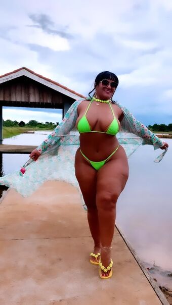 Mariabronzeada Nakenläckor OnlyFans Foto 17