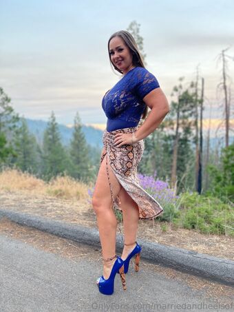 marriedandheelsof Nakenläckor OnlyFans Foto 72