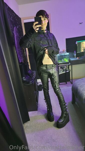matteleather Nakenläckor OnlyFans Foto 3