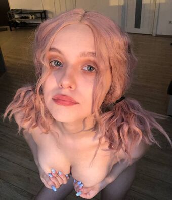 May Ross Nakenläckor OnlyFans Foto 15