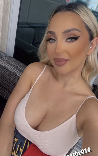 Maya berovic Nakenläckor OnlyFans Foto 10