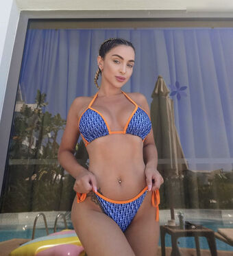 Maya berovic Nakenläckor OnlyFans Foto 15