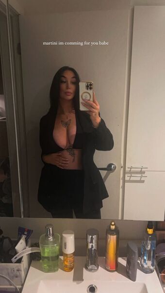 Mbou_ Nakenläckor OnlyFans Foto 6
