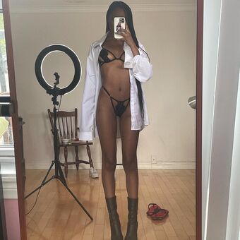 messkina Nakenläckor OnlyFans Foto 16