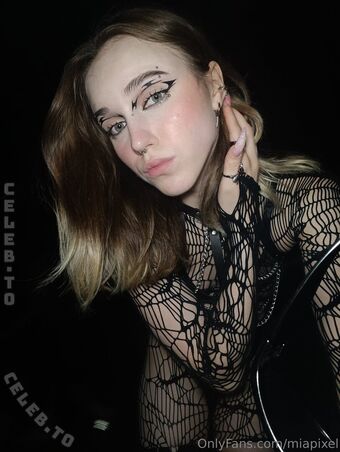 Mia Pixel Nakenläckor OnlyFans Foto 13