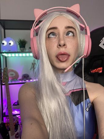 MiaDelphy Nakenläckor OnlyFans Foto 4