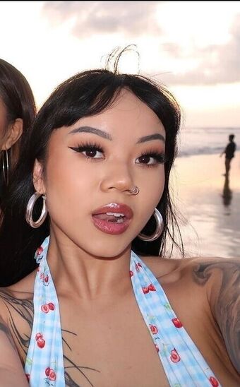 Micca Young Nakenläckor OnlyFans Foto 26