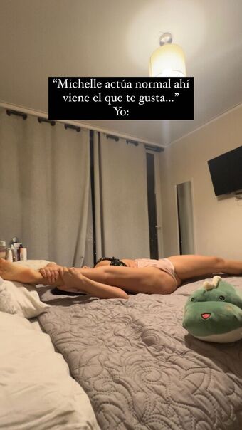 MichelleStayWild Nakenläckor OnlyFans Foto 7