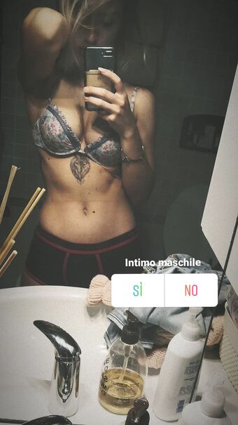 MidoriShake Nakenläckor OnlyFans Foto 6