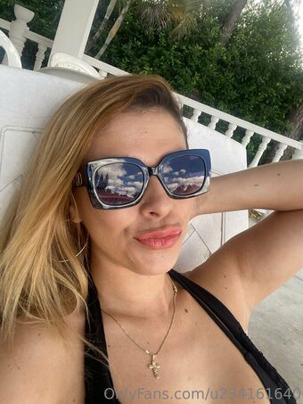 miley13 Nakenläckor OnlyFans Foto 1
