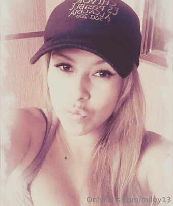 miley13 Nakenläckor OnlyFans Foto 3