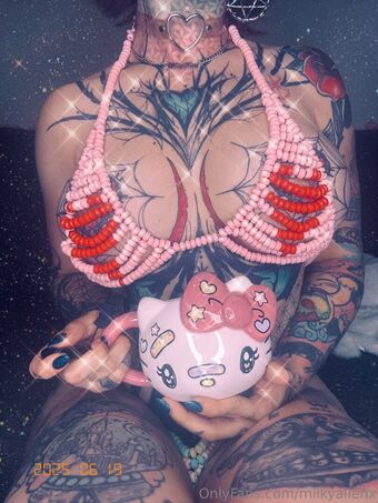 milkyalien Nakenläckor OnlyFans Foto 26